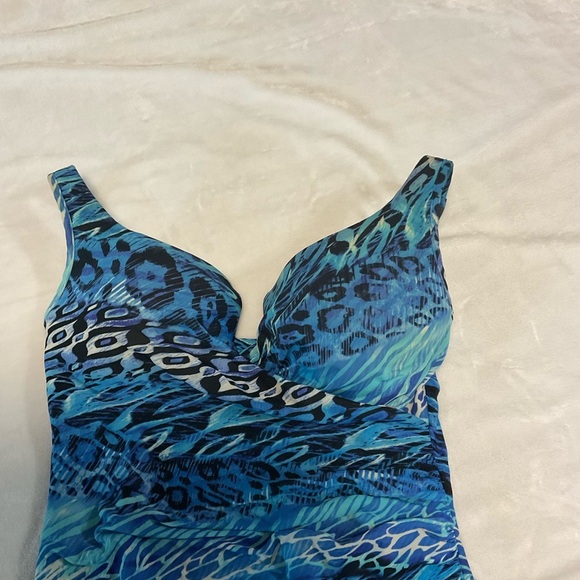 Miraclesuit Blue One Piece Swimsuit with V-Neckline and Ruched Bodice - Picture 4 of 15